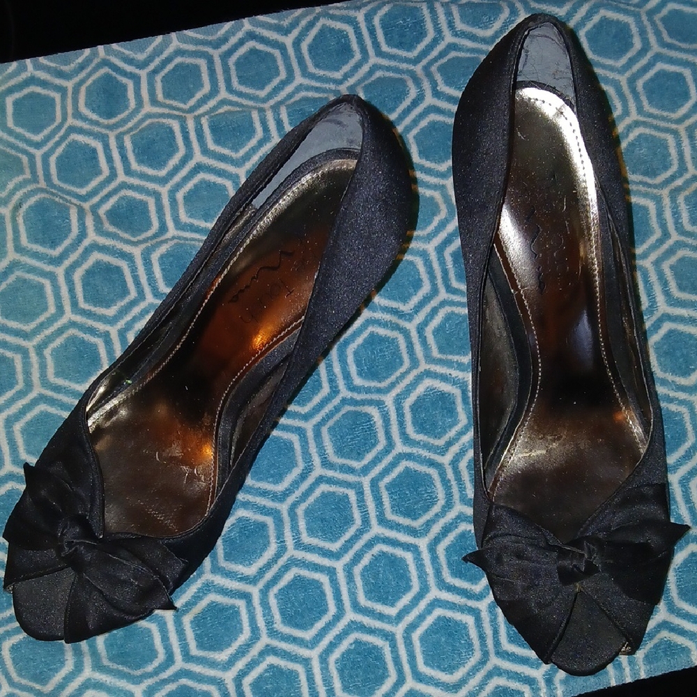 Black Peep-Toe Heels with Ruched Detail